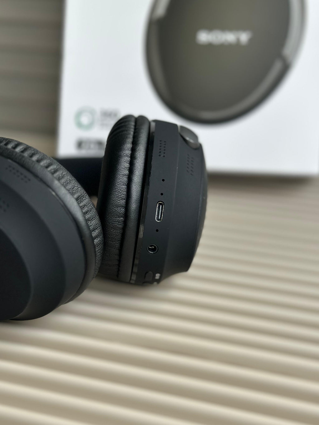 Headphone