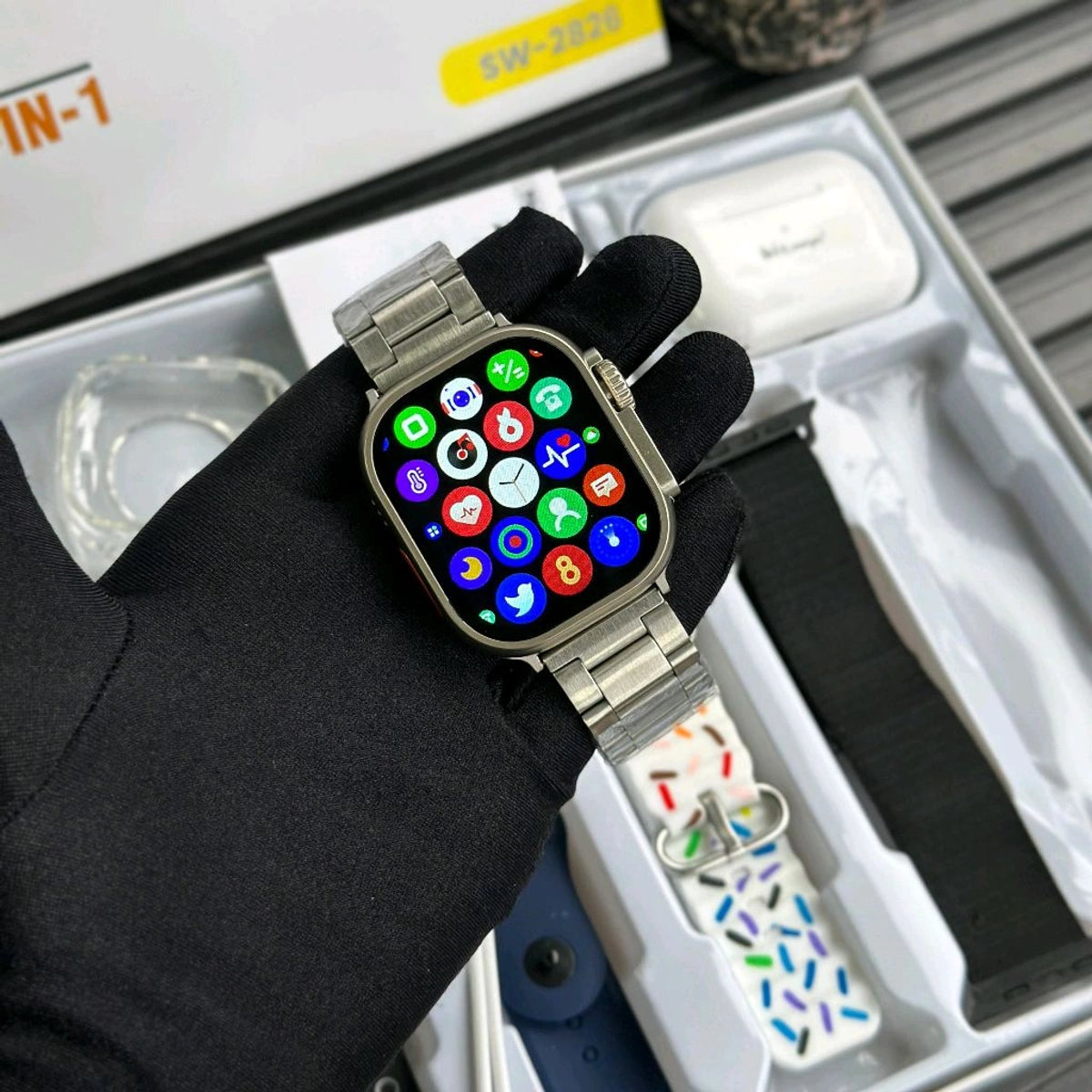 Hitage 10-in-1 Smartwatch Combo with TWS Earbuds