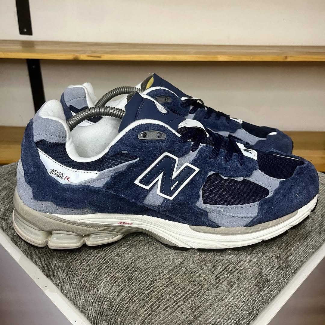 New Balance 2002R