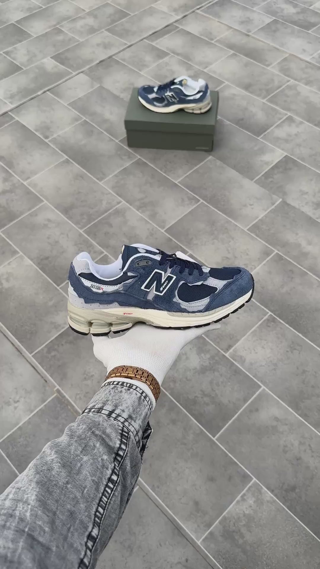 New Balance 2002R